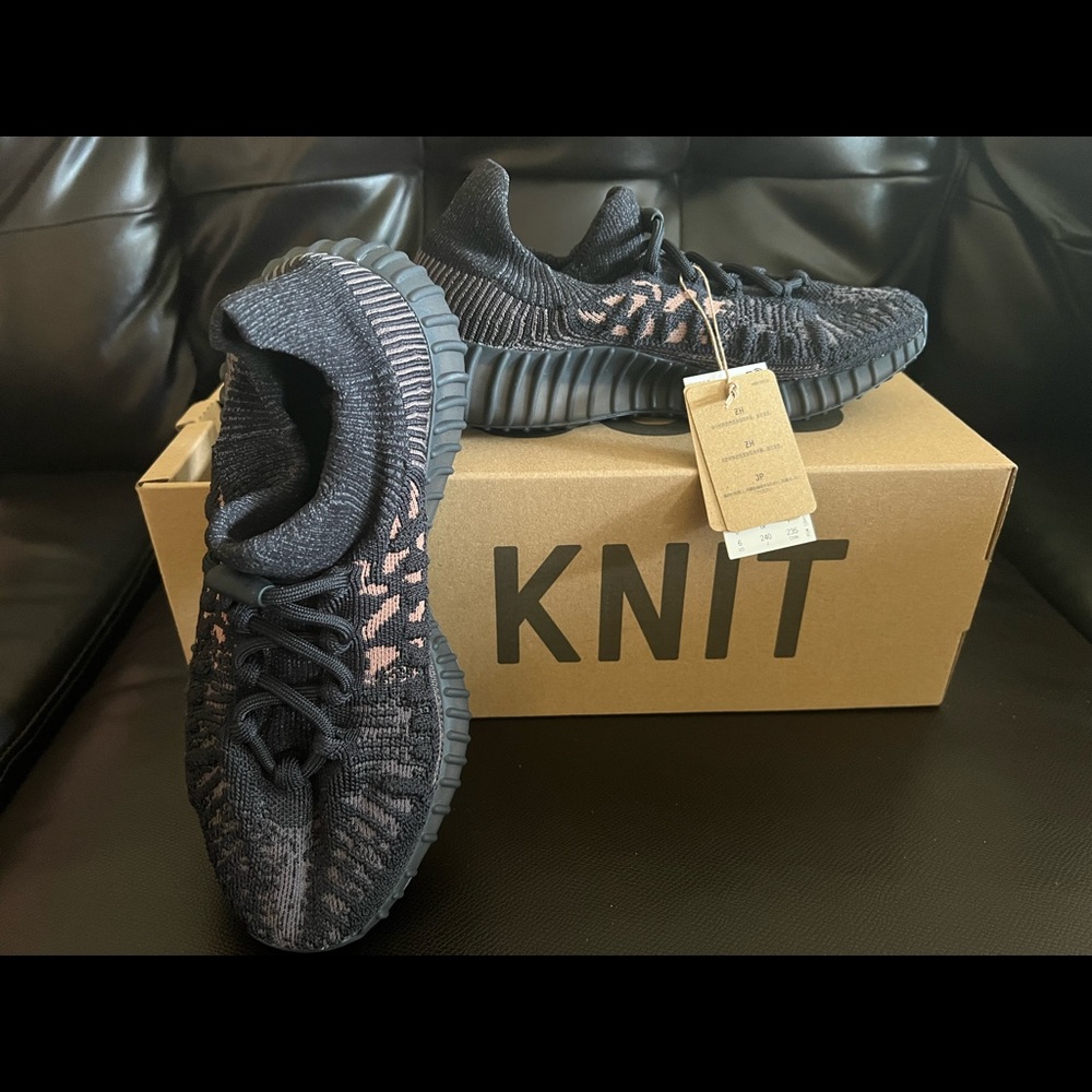Yeezy 350 v2 cmpct
